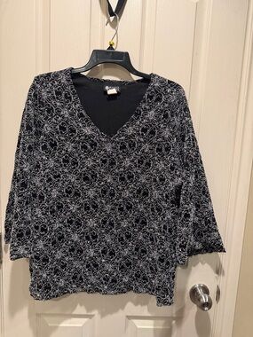 Active USA Black and Silver Sparkle V-Neck Top